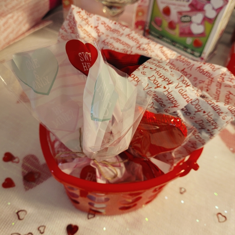 Mystery love heart shape baskets filled all sizes and colors for men and woman